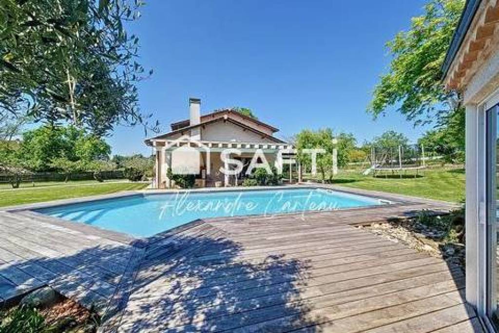 Belle traditionnelle 5 chambres, bureau, garage, piscine