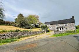 Pont-Melvez - Maison en pierre avec dépendance