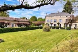 Maison bourgeoise avec jardin et piscine à vendre MONTGUYON (17)