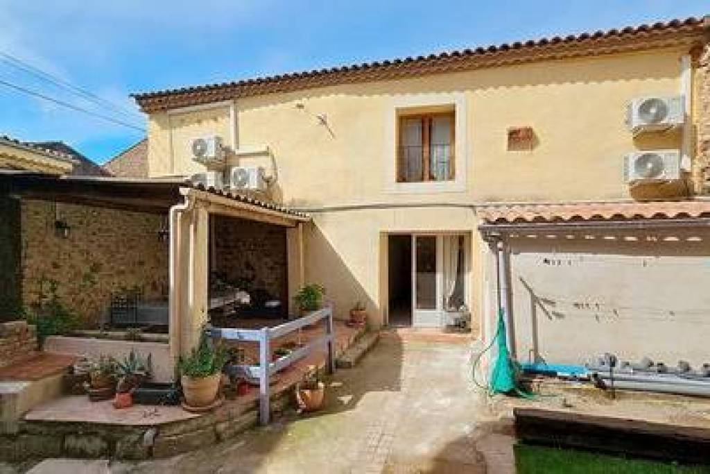 Propriété immobilière comprenant deux maison