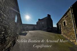 Corps de ferme - Maison et Penty rénové - Dépendances pierres - Hangar - GUISSENY (29)
