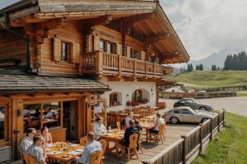 À VENDRE HÔTEL RESTAURANT BAR LE SEMNOZ, SITE DEXCEPTION A 30 MN D'ANNECY