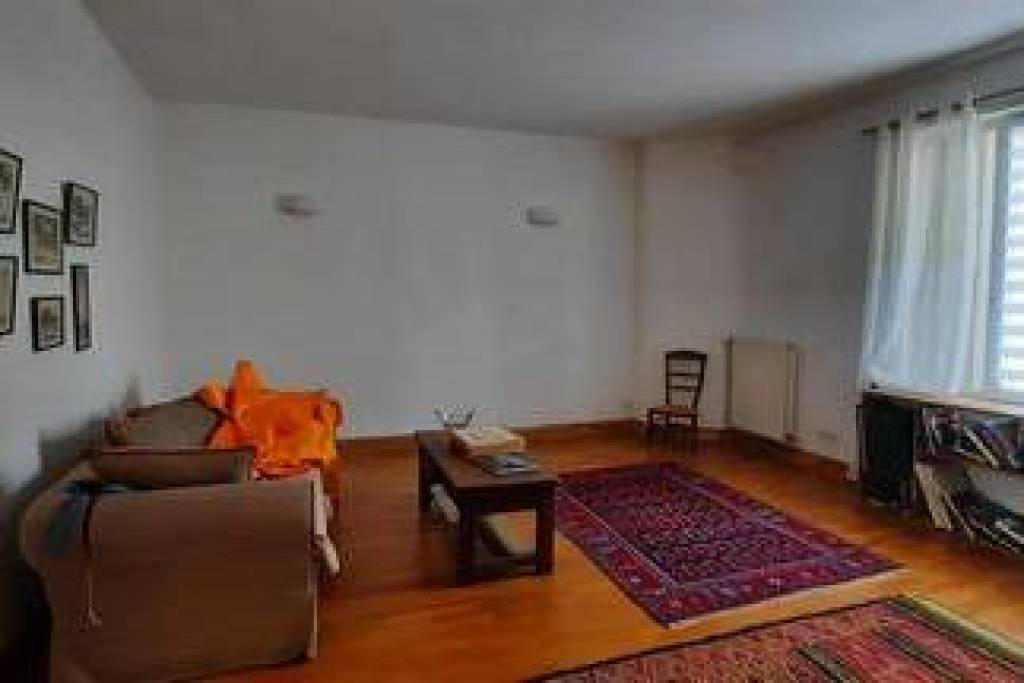 Maison de ville avec jardin et garage