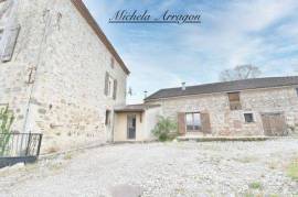 AIGUILLON (47) Bâtisse en pierre à rénover avec dépendances