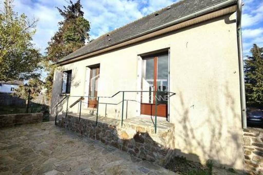 MAISON DE 5 PIECES EN CENTRE VILLE DE DOL DE BRETAGNE
