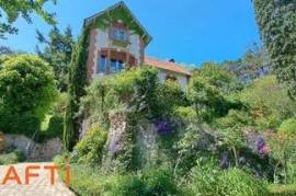 Propriété de caractère, 2 habitations, 304 m², 9 pièces avec jardin.