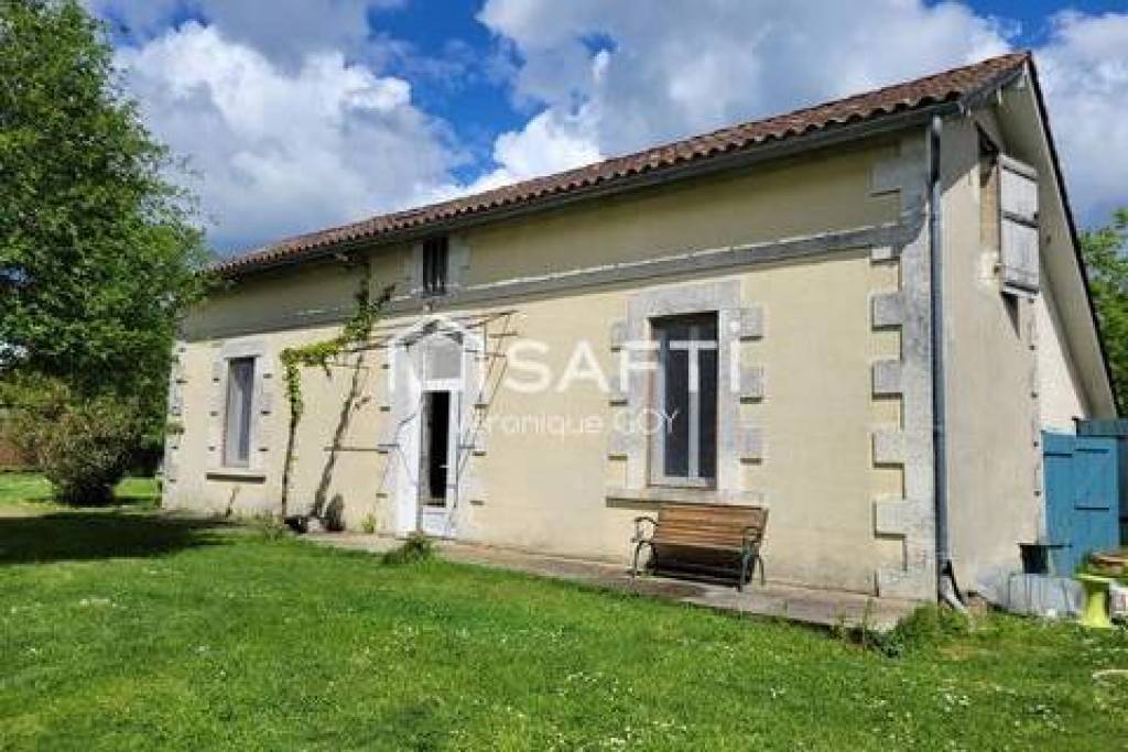 Maison spacieuse en plein centre du village