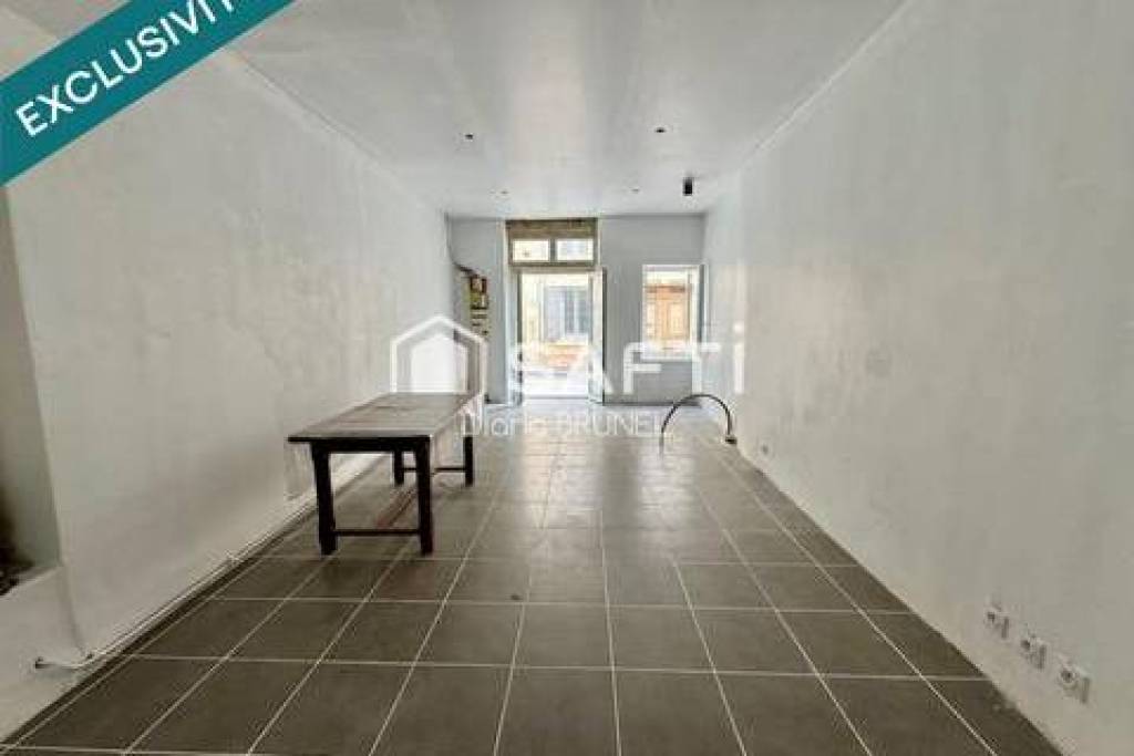 Immeuble comprenant local commercial et appart T4