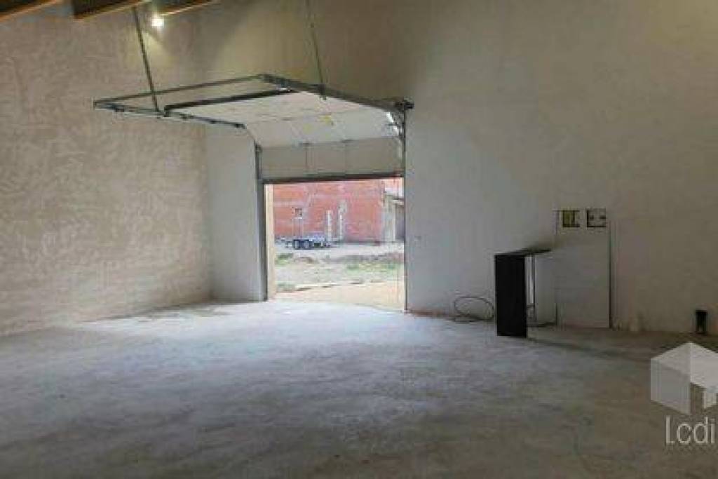 GRIGNAN, hangar de 97 m2