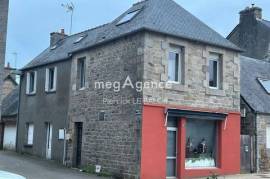 Immeuble avec local commercial et habitation