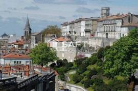 Plateau de 320 m² à restaurer et terrasse panoramique de 90 m² env