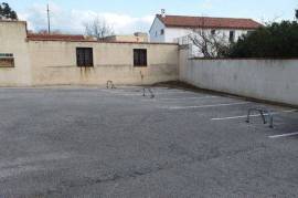 Trois places de parking extérieures, Avenue Joseph Raynaud