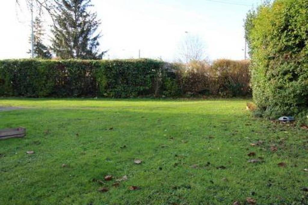 Terrain plat proche GARE, COMMERCES et ECOLES