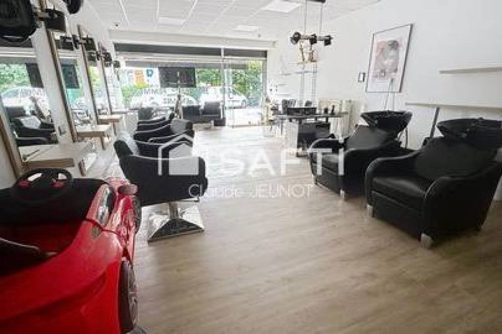 LOCAL COMMERCIAL 55 M2