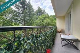 Appartement rénové avec balcon, vue dégagée et cadre verdoyant