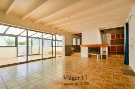 Dpt Charente Maritime (17), viager à vendre MONTGUYON maison P8