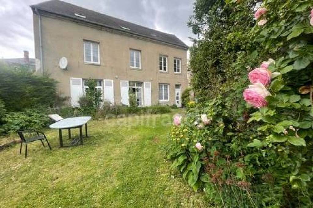A vendre : Superbe maison en pierre de 270 m2 -