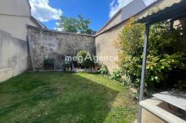 Belle maison familiale avec un jardin clos avec une dépendance et un garage au coeur de mantes la jolie.
