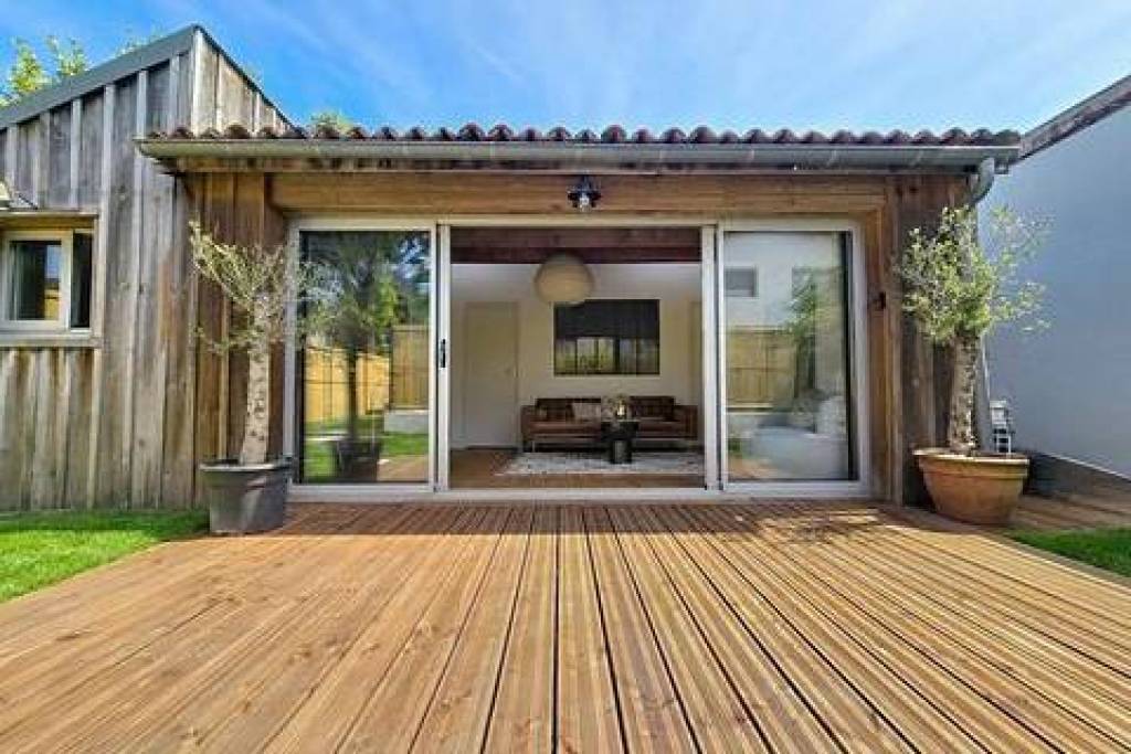 Maison 2 chambres entièrement rénovée avec jardin + stationnement sécurisé