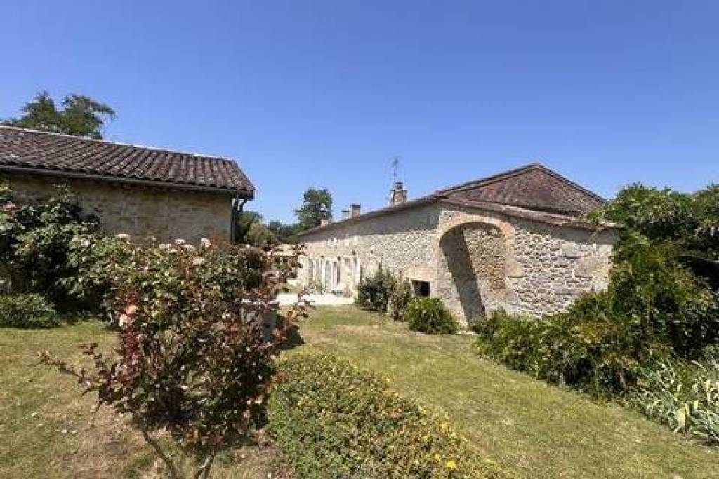 This exceptional 279.22 m² character house