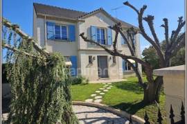 Lorris 45 Maison à vendre 5 ch, sous-sol, cheminée poêle à bois, terrain clos sans vis-à-vis