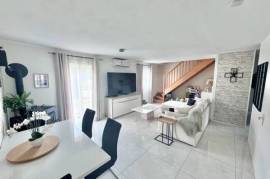 Maison à vendre 6 pièces FRENEUSE (78) - terrain 855 m² avec jardin - dépendance avec double garage - Piscine - véranda