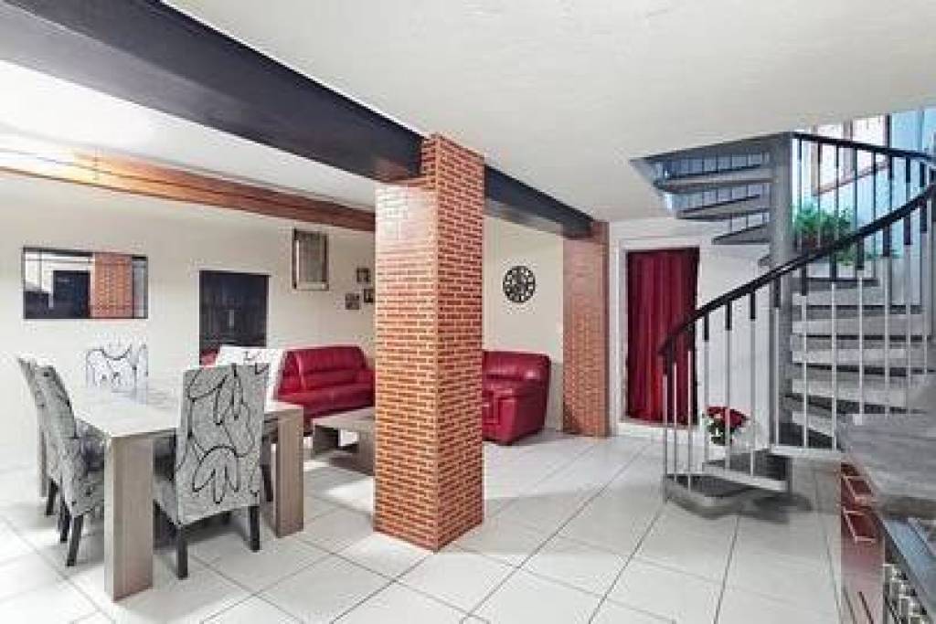 Maison de village de 170 m² avec dépendance et terrain de un hectare