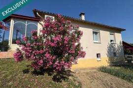 MAISON AVEC JARDIN ET VASTE GARAGE