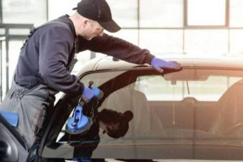 Centre PARE-BRISES et LAVAGE en ANGLE sur R.N.