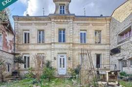 Maison à rénover de 288 m² – Grand potentiel à Cartelègue !