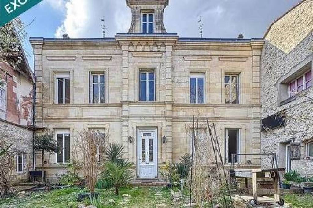 Maison à rénover de 288 m² – Grand potentiel à Cartelègue !