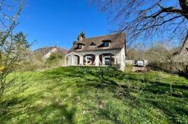 Maison de 160 M2 edifiée sur un terrain de 1002M2.