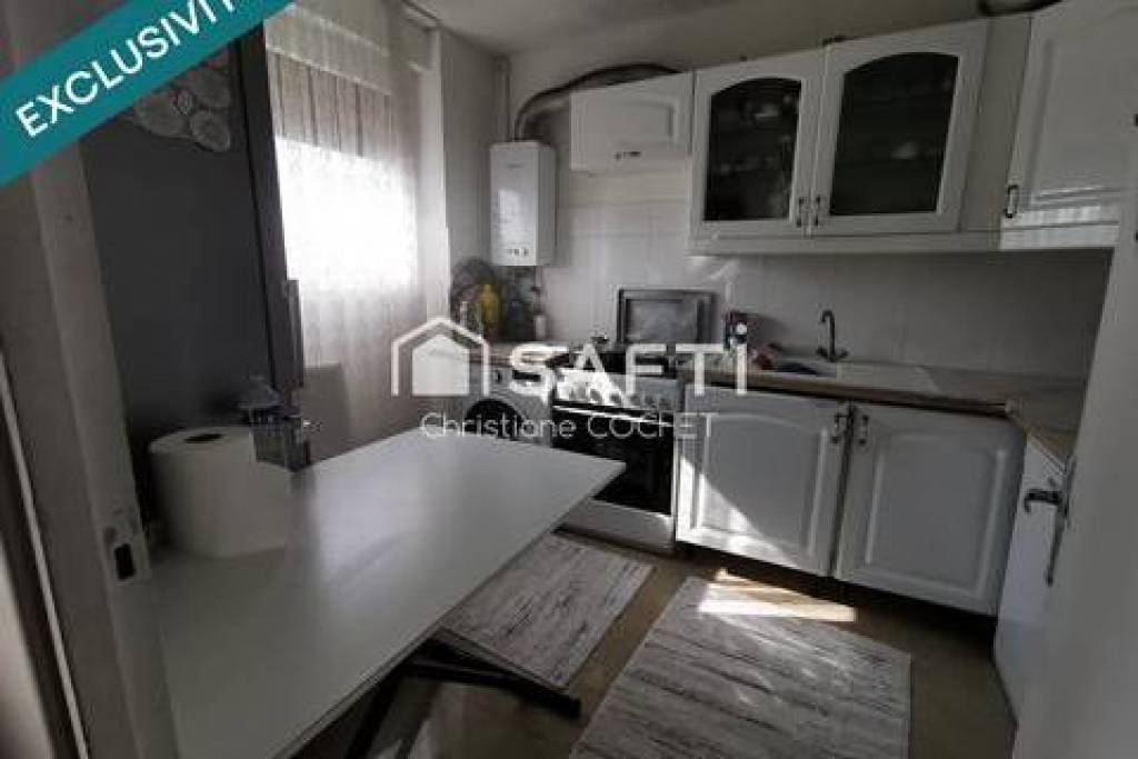 Grand T4 en duplex, vue imprenable sur Melun, sans vis-à-vis, box, cellier et cave.