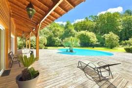 Propriété 202 m² avec parc de 4800 m², piscine et double garage