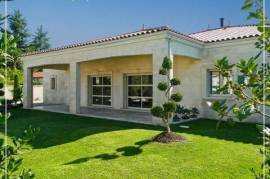 Roquefort, superbe maison de 207 m² dans un état d'entretien irréprochable. Magnifique jardin. Garage trois voitures