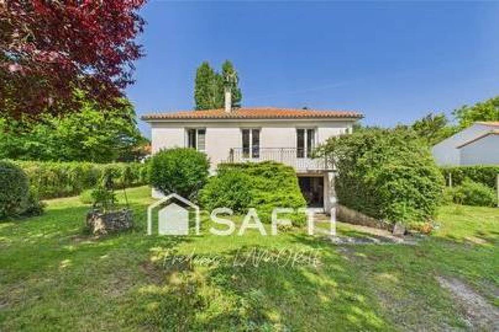 Maison à rafraichir au coeur de Sainte-Soulle