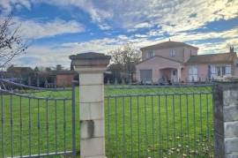 Grande maison avec beau terrain