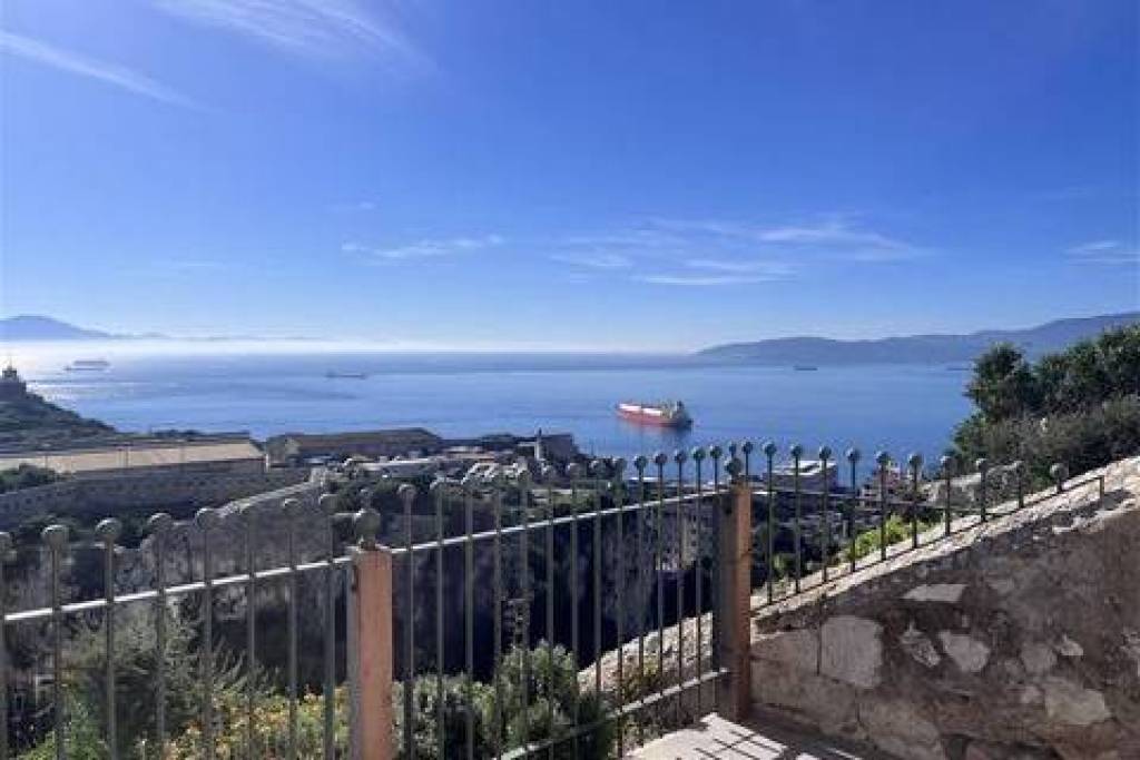 Beautiful 1 bedroom apartment in Clifftop House, Gibraltar