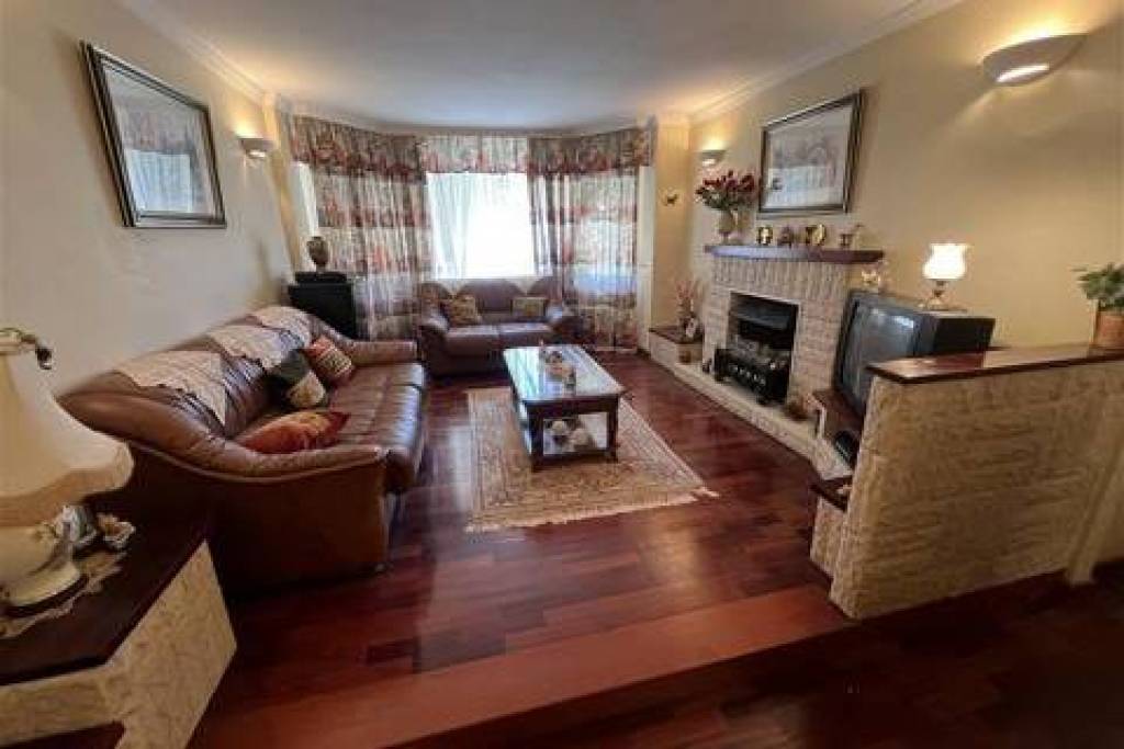 Beautiful 3 bedroom apartment in Montagu Gardens, Gibraltar