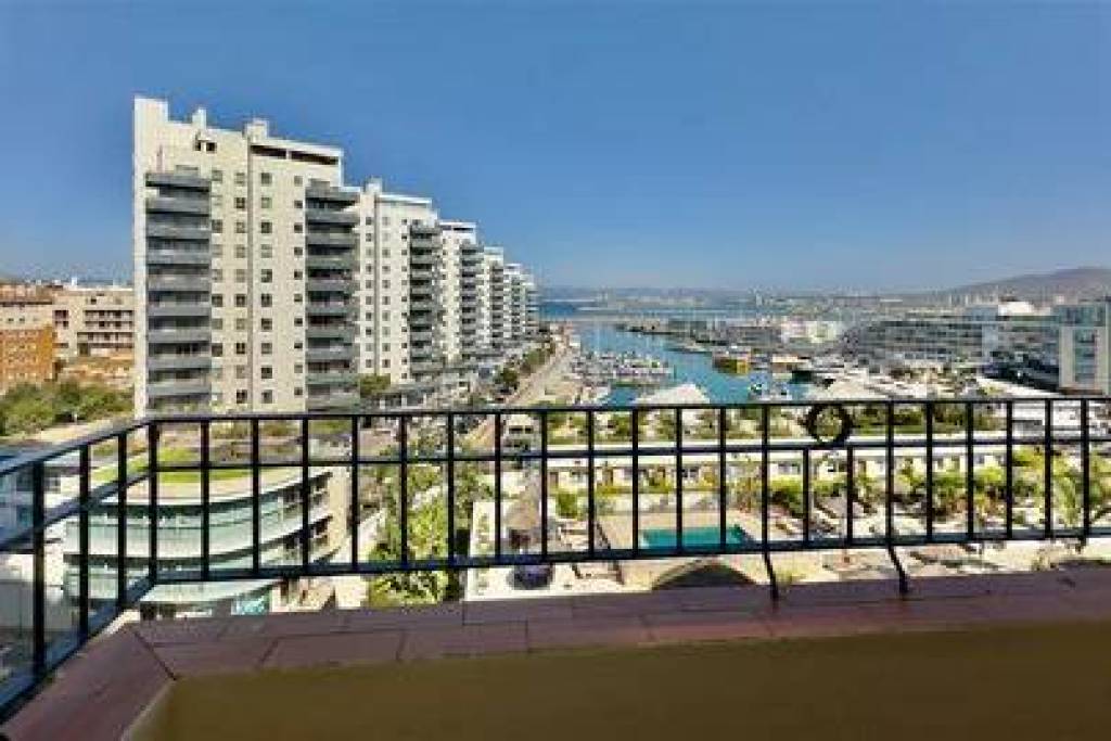 Lovely 2 bedroom apartment in Portland House, Gibraltar