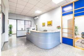 Zagreb, Savska cesta, commercial office space 265 m2 on the ground floor of a residential building