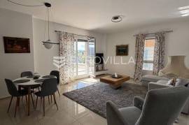 Pula, Center - modern apartment in the city center with garage parking space
