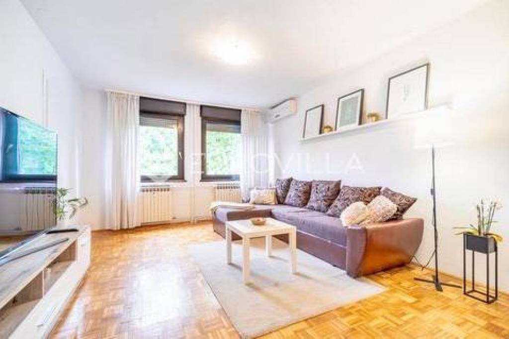 Zagreb, MALEŠNICA, spacious three-room apartment in an ideal location