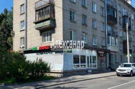 Угловое торговое помещение на первой линии