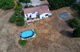 Lovely Bungalow on a Large Plot of Land with No Overlooking Neighbours