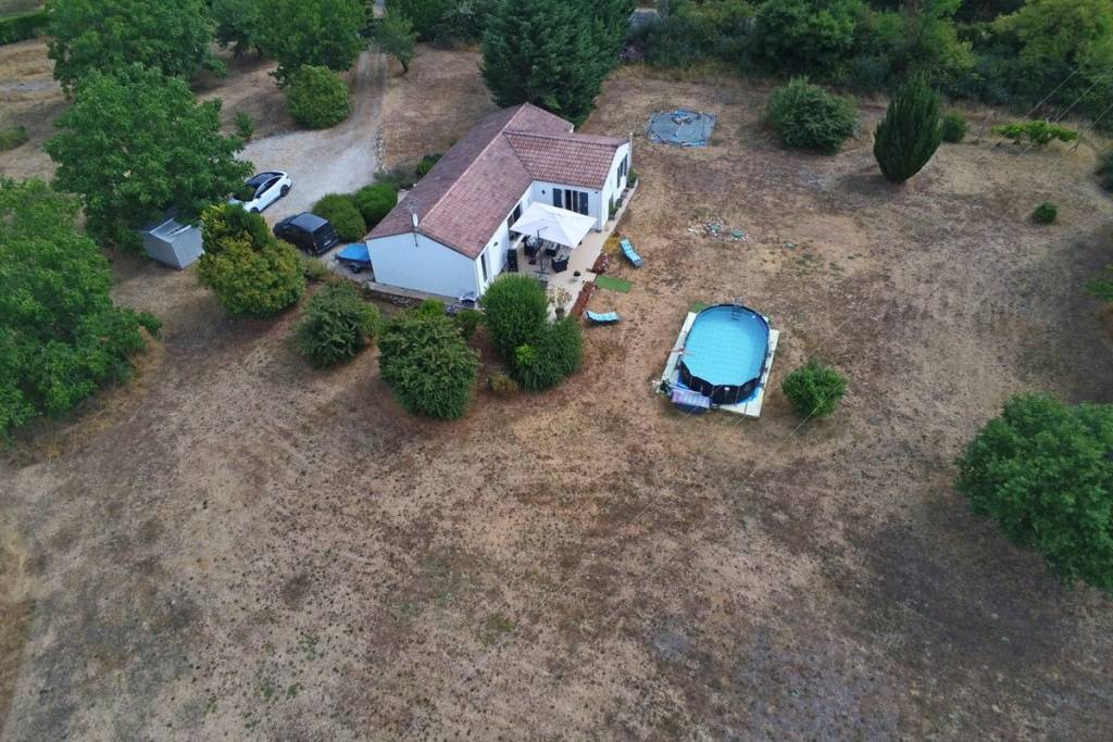 Lovely Bungalow on a Large Plot of Land with No Overlooking Neighbours