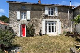 Pretty 3 Bedroom House with Courtyard And Extra Land Close By - €116100