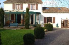 Beautifully Presented 3 - 4 Bedroomed House With A Covered Pool - €249,950
