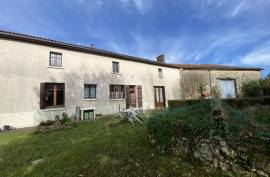 Pretty Charentais Cottage with 4 Bedrooms and Garden 10 Minutes from Sauze Vaussais - €119200