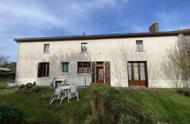 Pretty Charentais Cottage with 4 Bedrooms and Garden 10 Minutes from Sauze Vaussais - €119200